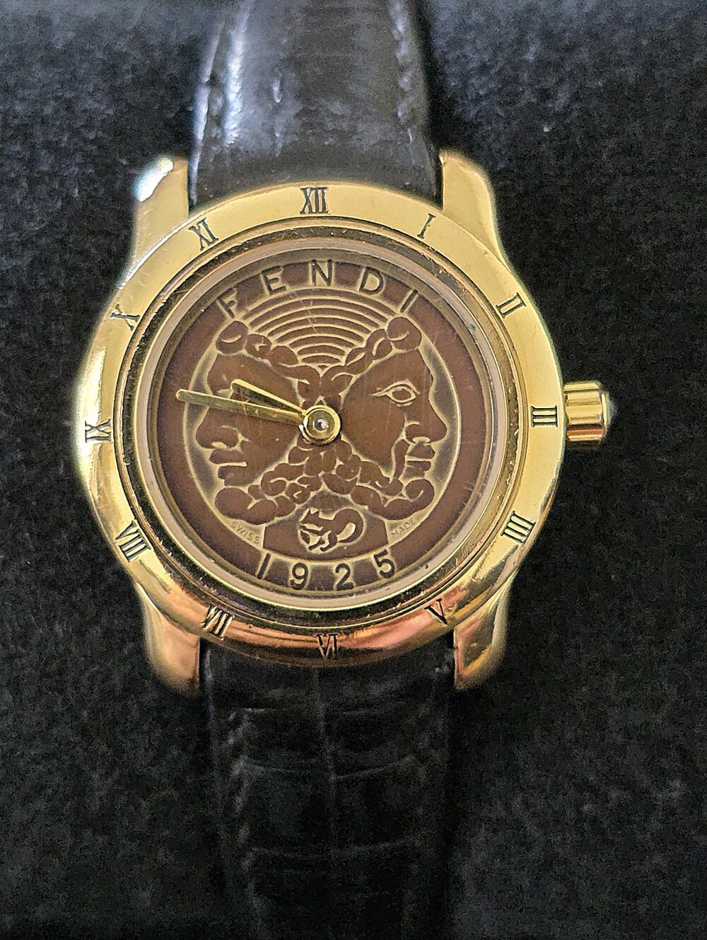 VTG Fendi 800L Janus Roman Coin Design Gold Plated 7J Cabochon 25mm Watch Works